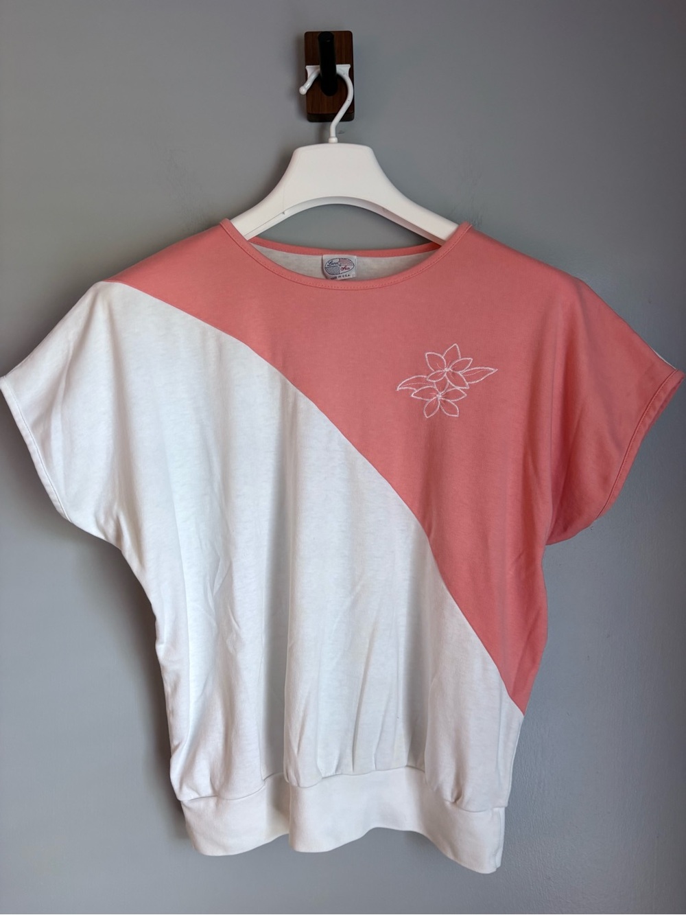 Vintage 80s Land n Sea Colorblock Top Pink White Embroidered Floral Batwing Tee